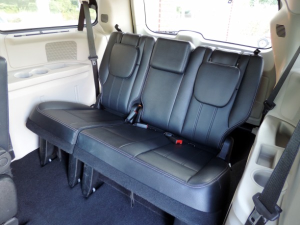 Used-2014-Chrysler-Town-and-Country-Touring