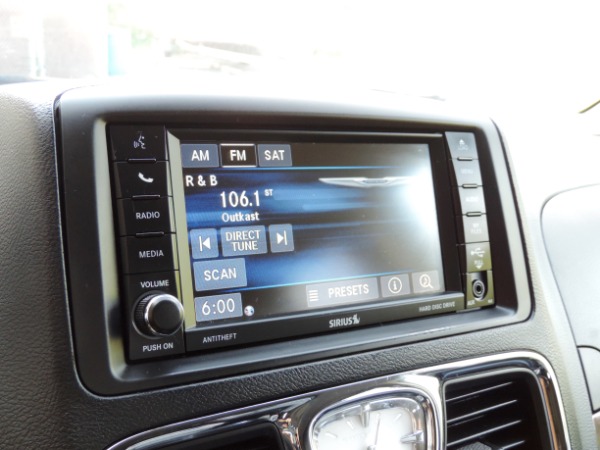 Used-2014-Chrysler-Town-and-Country-Touring