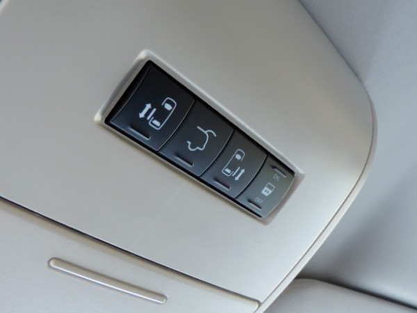 Used-2014-Chrysler-Town-and-Country-Touring