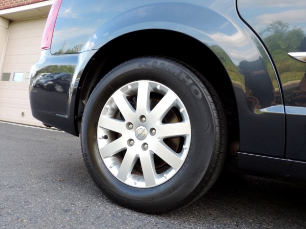 Used-2014-Chrysler-Town-and-Country-Touring