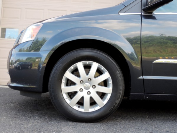 Used-2014-Chrysler-Town-and-Country-Touring