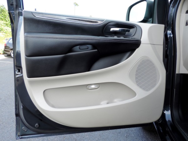 Used-2014-Chrysler-Town-and-Country-Touring