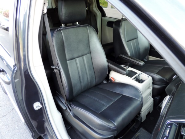 Used-2014-Chrysler-Town-and-Country-Touring