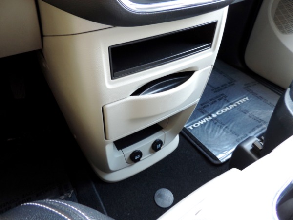 Used-2014-Chrysler-Town-and-Country-Touring