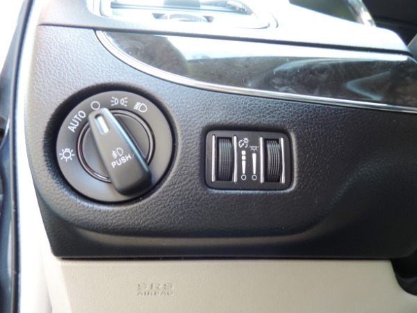 Used-2014-Chrysler-Town-and-Country-Touring