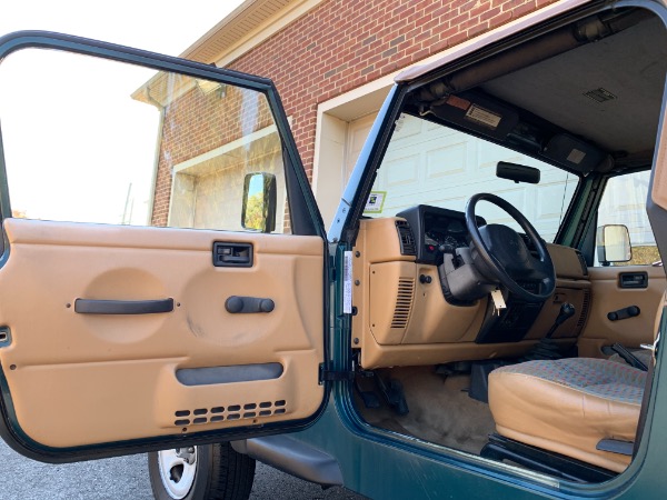 Used-1997-Jeep-Wrangler-SE