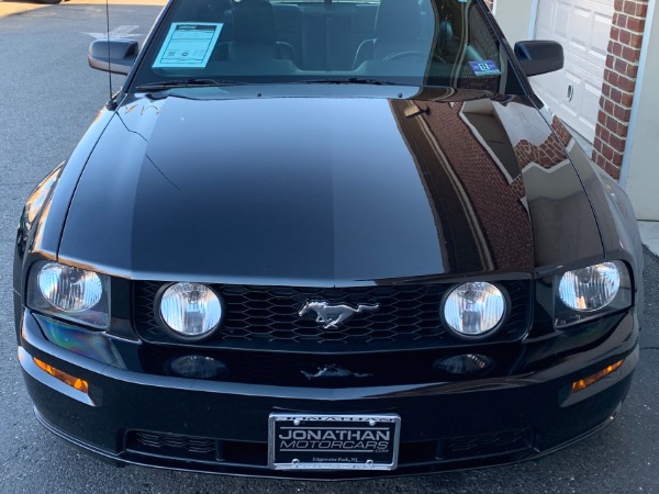 Used-2005-Ford-Mustang-GT-Premium