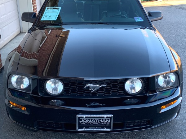 Used-2005-Ford-Mustang-GT-Premium