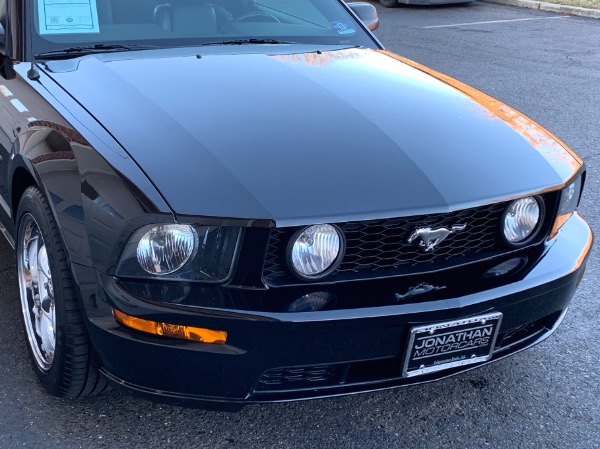 Used-2005-Ford-Mustang-GT-Premium
